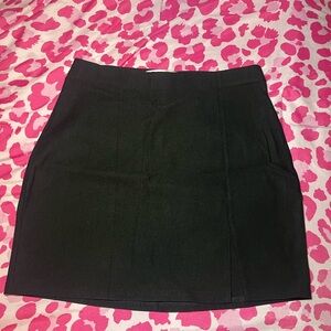 BLACK PENCIL SHIRT WITH SLIT